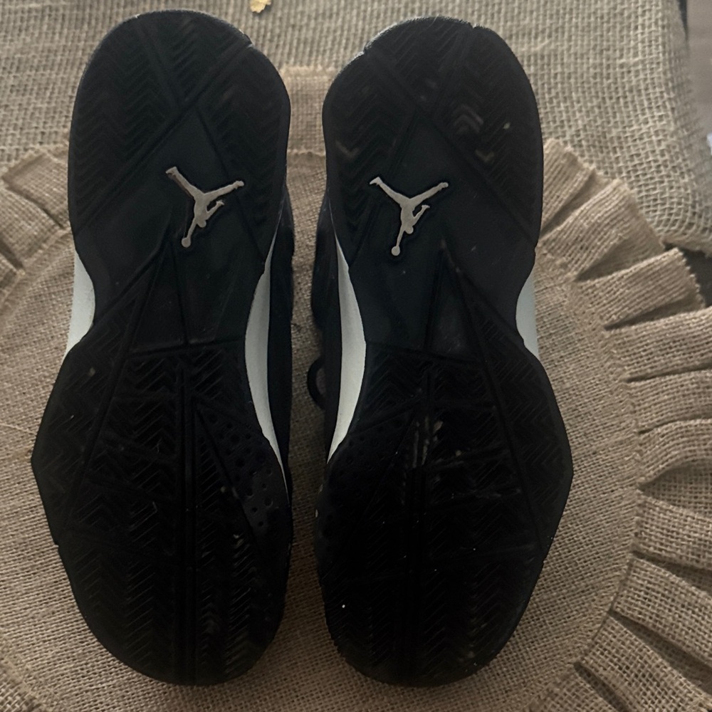 Nike Jordan True Flight Black and White Great Condition. Size 4Y - Picture 8 of 11